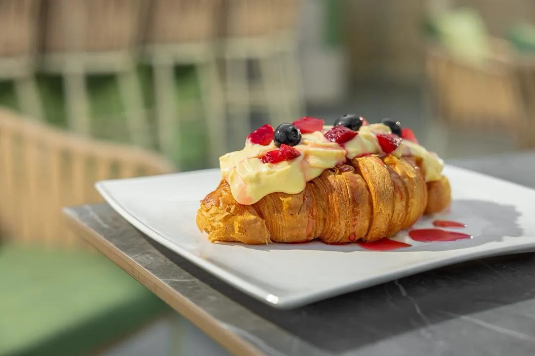 Sophia Lauren Croissant
